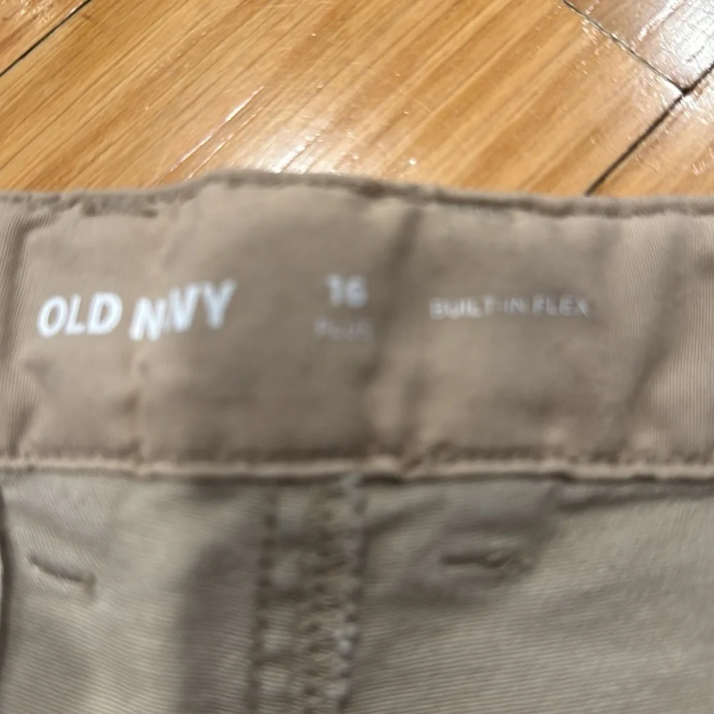 Old navy beige boys  built-in flex shorts size 16plus .